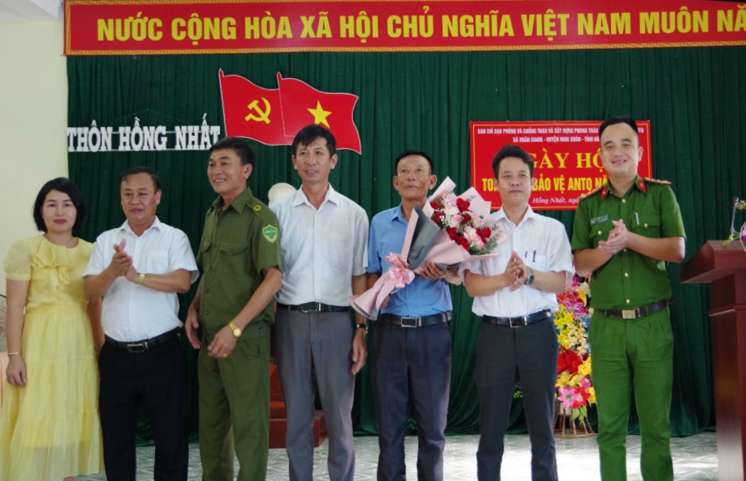 Hồng Nhất